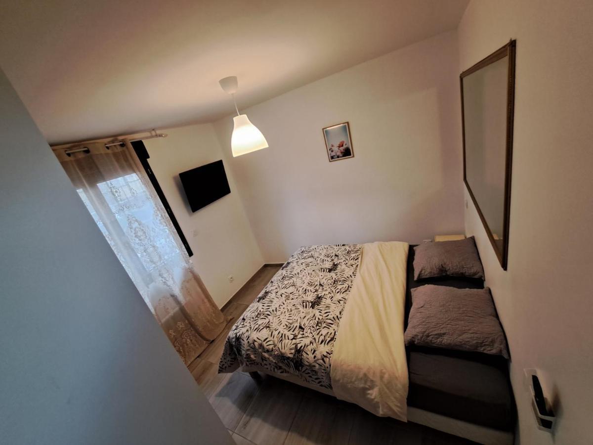 Charmante Maison Avec Piscine Bessan Exterior foto